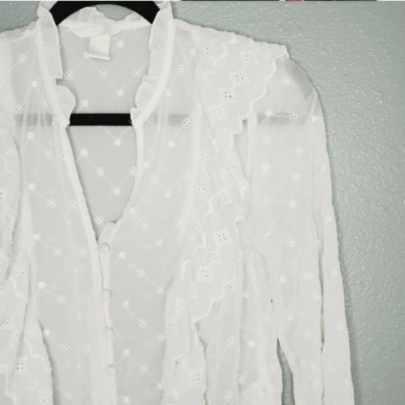 H&M White Women's Eyelet Semi Sheer Flutter Sleeve Button Blouse Size 2 - Picture 2 of 7